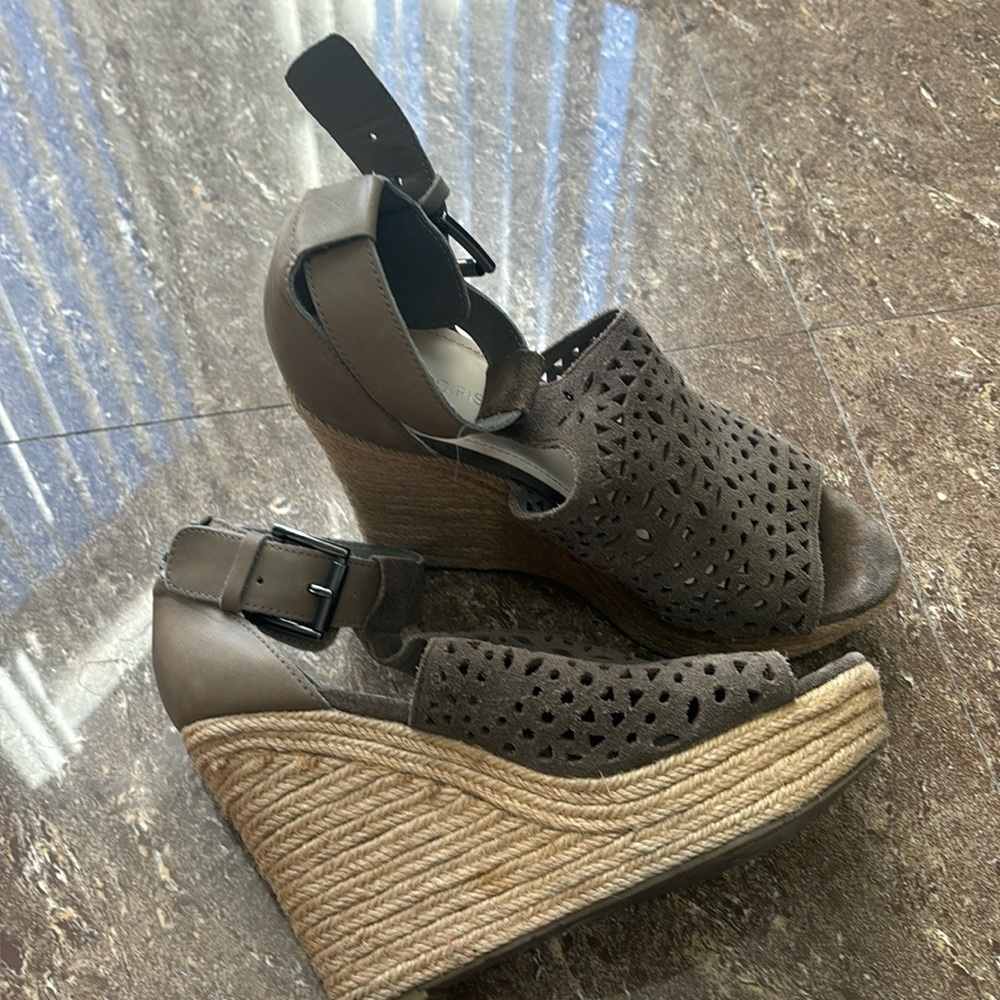 Marc Fisher Women’s size 8 wedges